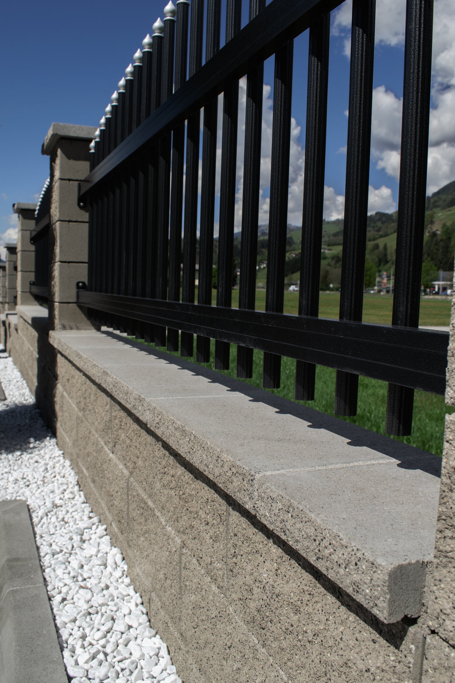 EBENSEER Zaunsystem Hochkönig Pfeiler/-Mauerabdeckplatte Granitgrau