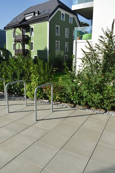 EBENSEER Gartenplatte QSP Quarzschicht Naturgrau mit feiner Fase 40x40x4 cm (LxBxH)